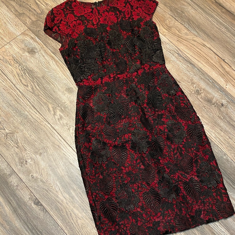 Monique Lhuillier Red/Black Lace Cocktail Dress